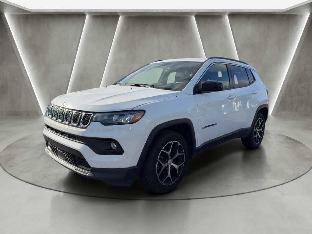 Used 2024 Jeep Compass Latitude AWD/4WD image 3