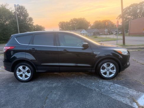 Used 2015 Ford Escape SE FWD image 1