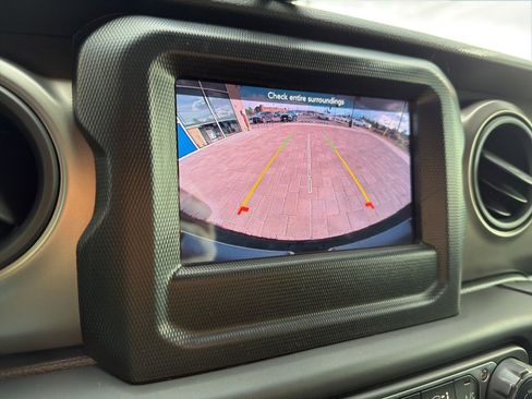 Used 2021 Jeep Wrangler Sport S image 40