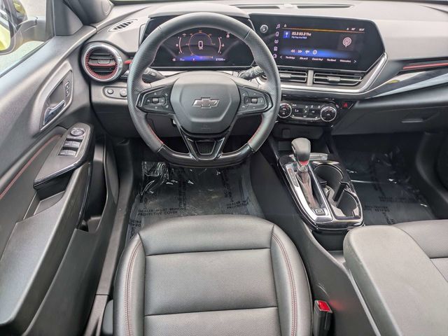 Used 2025 Chevrolet Trax RS w/ Driver Confidence Package FWD image 16