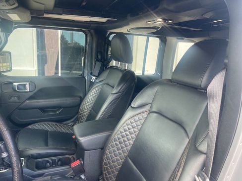 Used 2023 Jeep Wrangler Unlimited Sahara AWD/4WD image 37