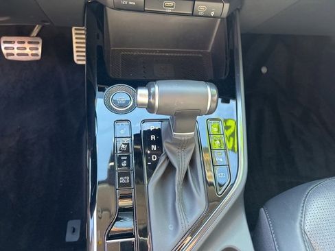Used 2023 Kia Niro SX Touring image 24