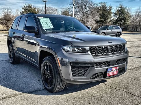 New 2026 Jeep Grand Cherokee Altitude RWD image 6