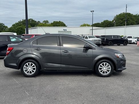 Used 2019 Chevrolet Sonic LT w/ Convenience Package FWD image 2
