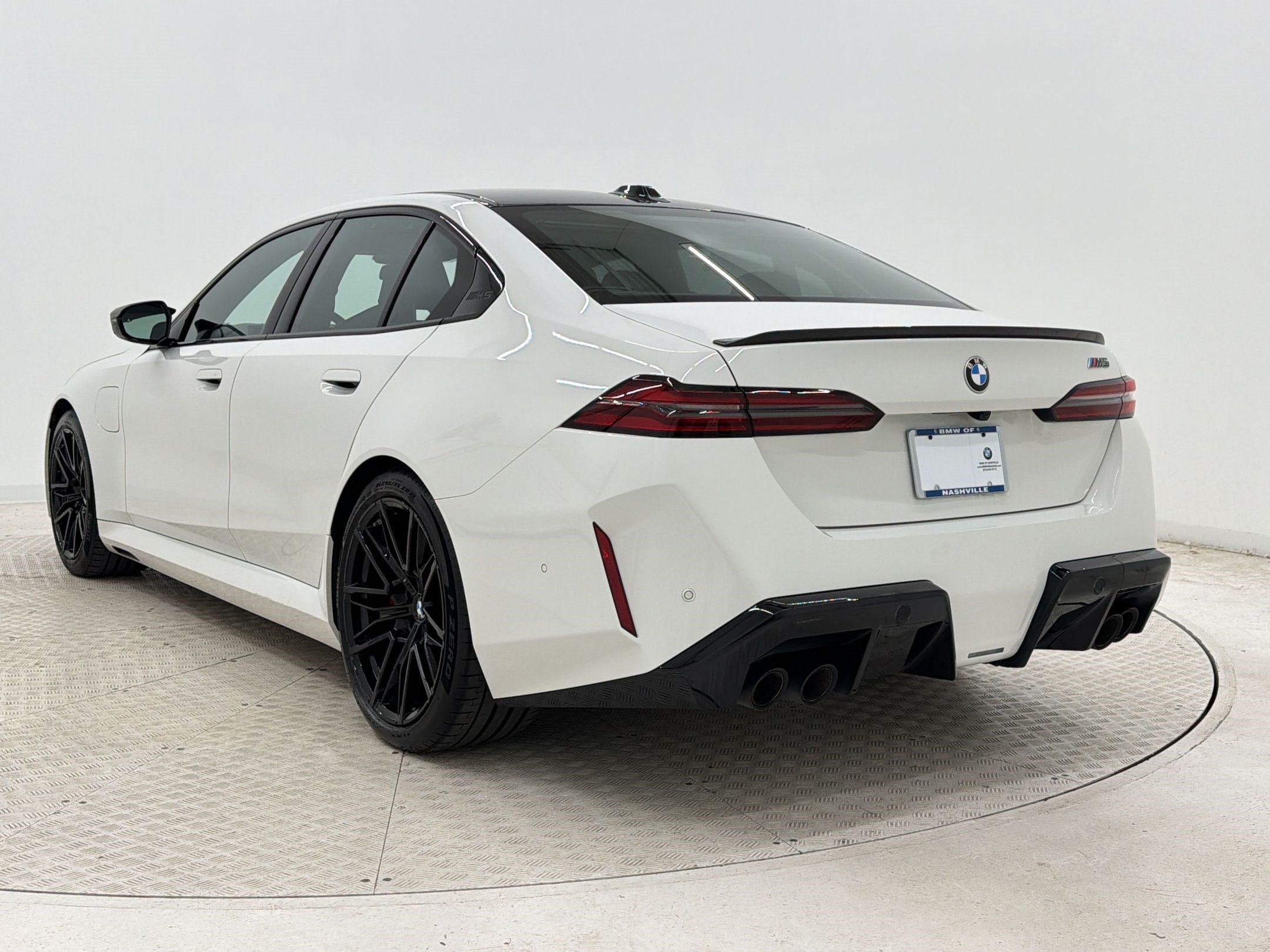 Used 2025 BMW M5 w/ Carbon Package AWD/4WD image 3