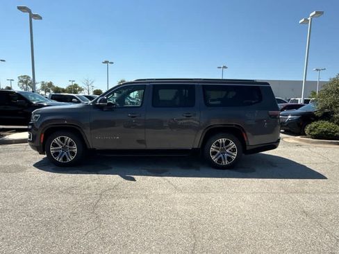 Used 2024 Jeep Wagoneer L Series II w/ Flexible Seating Group AWD/4WD image 2