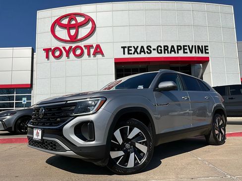 Used 2025 Volkswagen Atlas Cross Sport SE image 2