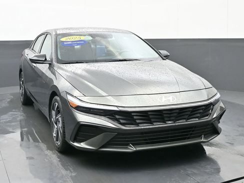 Certified 2025 Hyundai Elantra Sport image 16