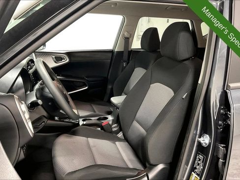 Used 2025 Kia Soul LX w/ LX Technology Package FWD image 30