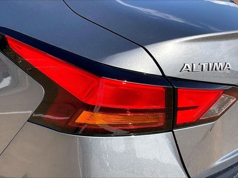 Used 2025 Nissan Altima 2.5 SV FWD image 29