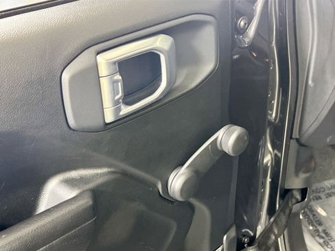 Used 2022 Jeep Wrangler Sport image 17