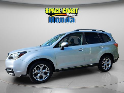 Used 2017 Subaru Forester 2.5i Touring AWD/4WD image 9