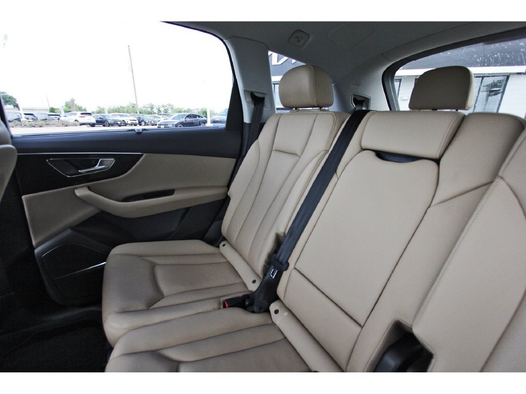 Used 2022 Audi Q7 2.0T Premium Plus w/ Premium Plus Package AWD/4WD image 12