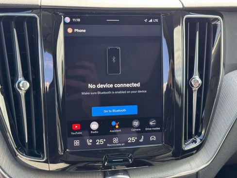 Certified 2025 Volvo XC60 B5 Plus AWD/4WD image 28