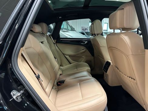 Used 2025 Porsche Macan image 43