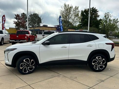 Used 2024 Chevrolet Trax RS w/ Sunroof Package image 27