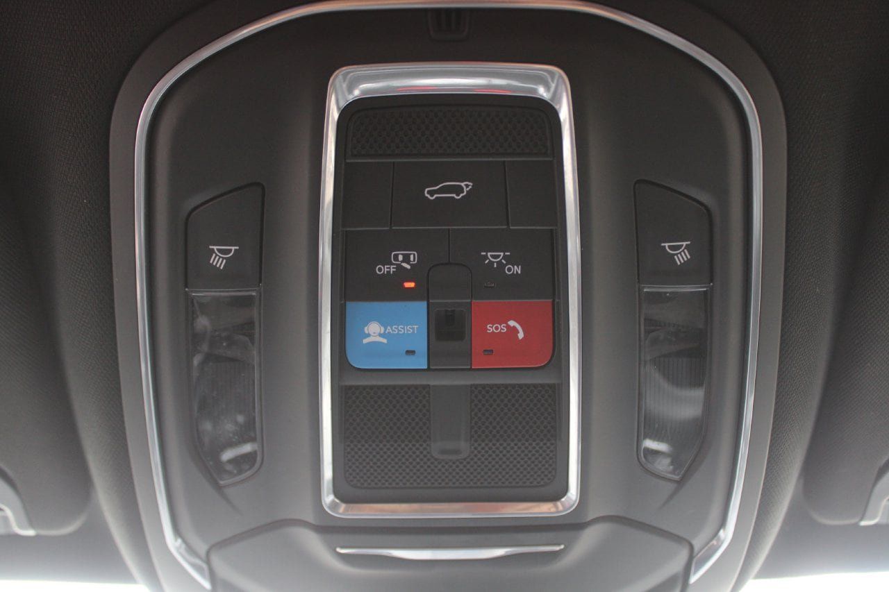 Used 2023 Jeep Wagoneer L Series II AWD/4WD image 18