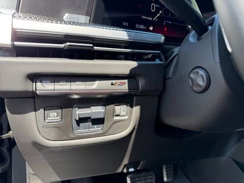 Used 2025 Cadillac Escalade V AWD/4WD image 22