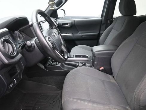 Used 2016 Toyota Tacoma TRD Sport AWD/4WD image 16