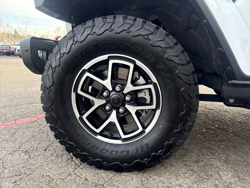 Used 2025 Jeep Wrangler Rubicon image 25