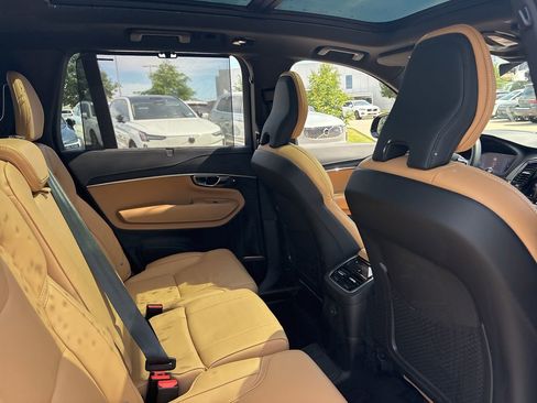 Used 2023 Volvo XC90 T8 Ultimate AWD/4WD image 12