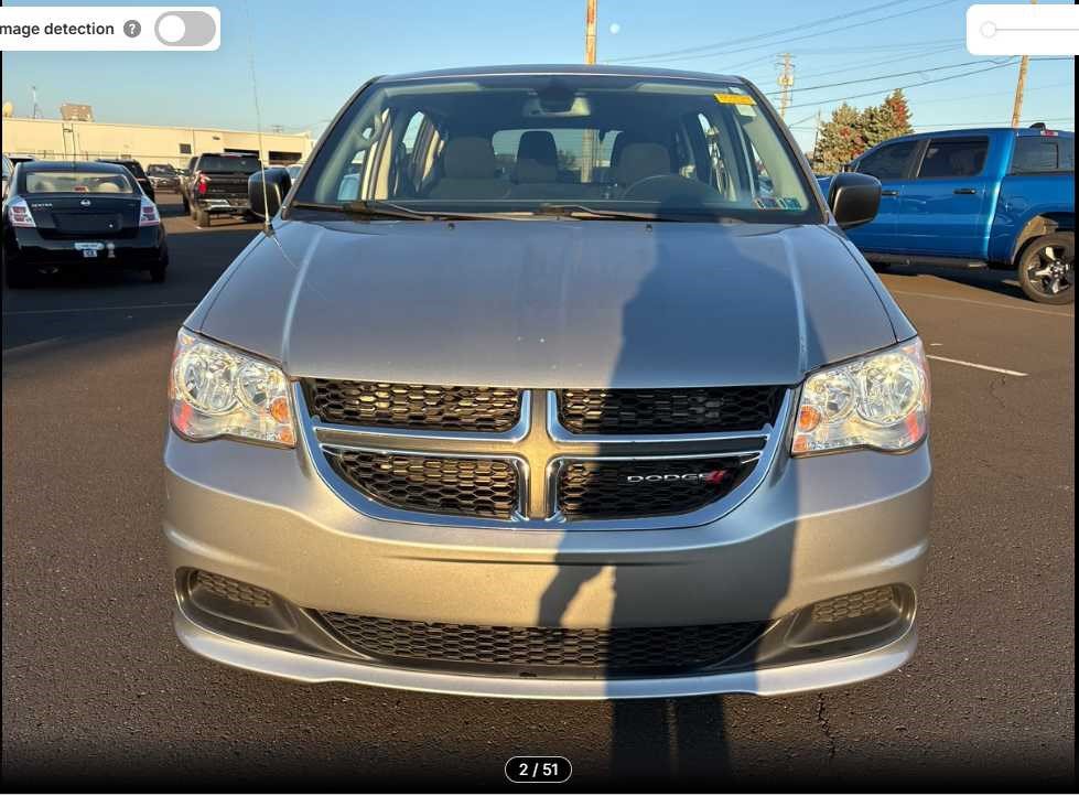 Used 2019 Dodge Grand Caravan SE w/ UConnect Hands-Free Group FWD image 2