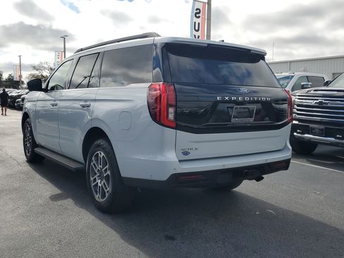 Certified 2025 Ford Expedition Active image 7