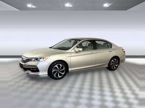 Used 2016 Honda Accord EX image 1