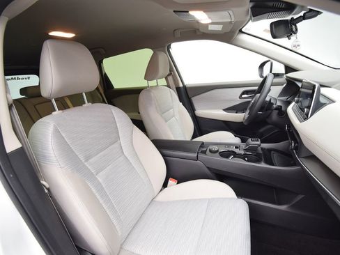 Used 2023 Nissan Rogue SV image 16