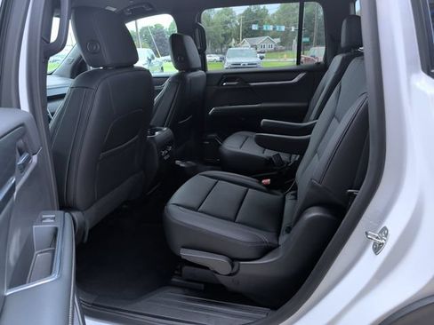 Used 2026 GMC Acadia Elevation w/ Elevation Premium Package FWD image 23