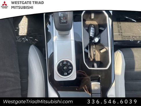 New 2025 Mitsubishi Outlander SE image 22