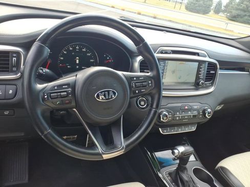 Used 2018 Kia Sorento SX image 10