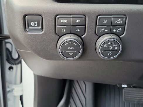Used 2026 Chevrolet Silverado 1500 LT Trail Boss w/ LT Trail Boss Premium Package AWD/4WD image 15