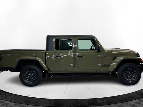 New 2025 Jeep Gladiator Sport image 6