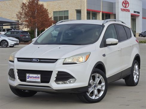 Used 2014 Ford Escape Titanium image 2