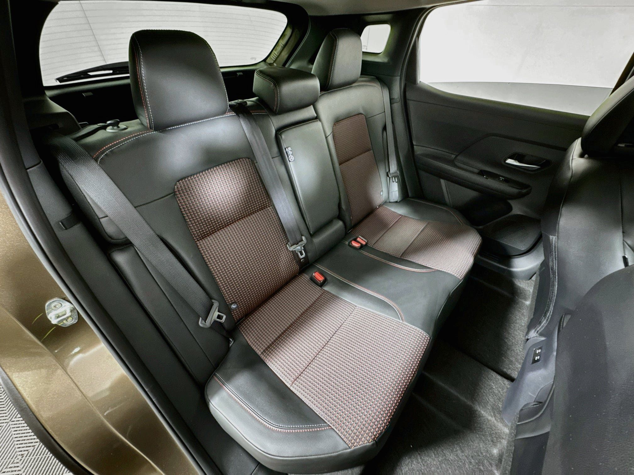 Used 2026 Nissan Kicks SR w/ SR Premium Package FWD image 27
