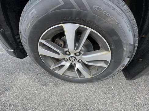 Used 2016 Toyota RAV4 XLE AWD/4WD image 7