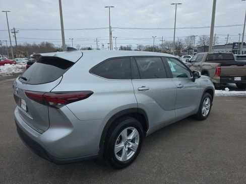 Certified 2024 Toyota Highlander LE image 4