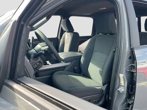 New 2026 RAM 2500 Big Horn AWD/4WD image 19