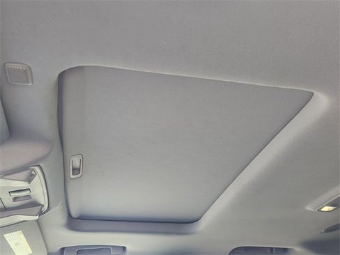 Used 2016 Cadillac Escalade Luxury image 19