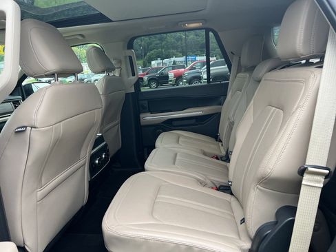 Used 2023 Ford Expedition Limited image 6