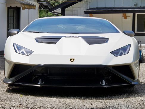 Used 2023 Lamborghini Huracan STO RWD image 2