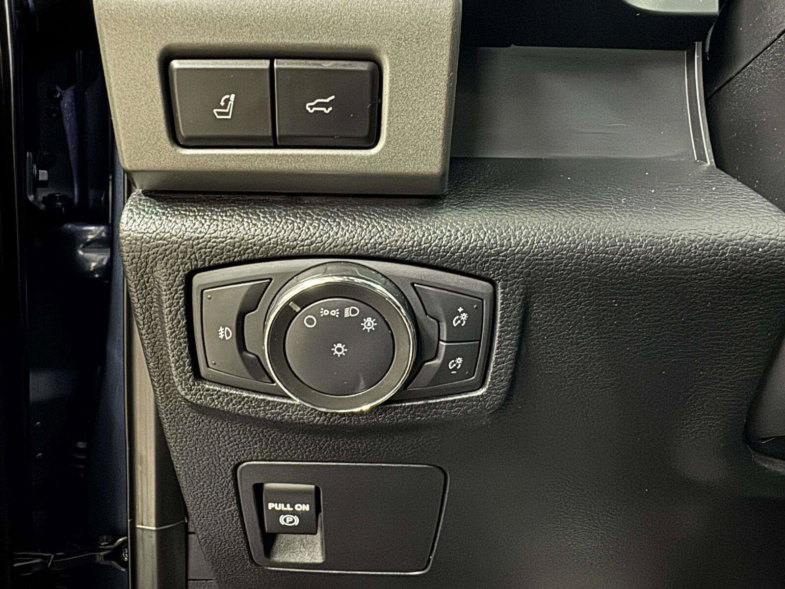Used 2020 Ford Expedition Max XLT w/ Equipment Group 202A AWD/4WD image 14