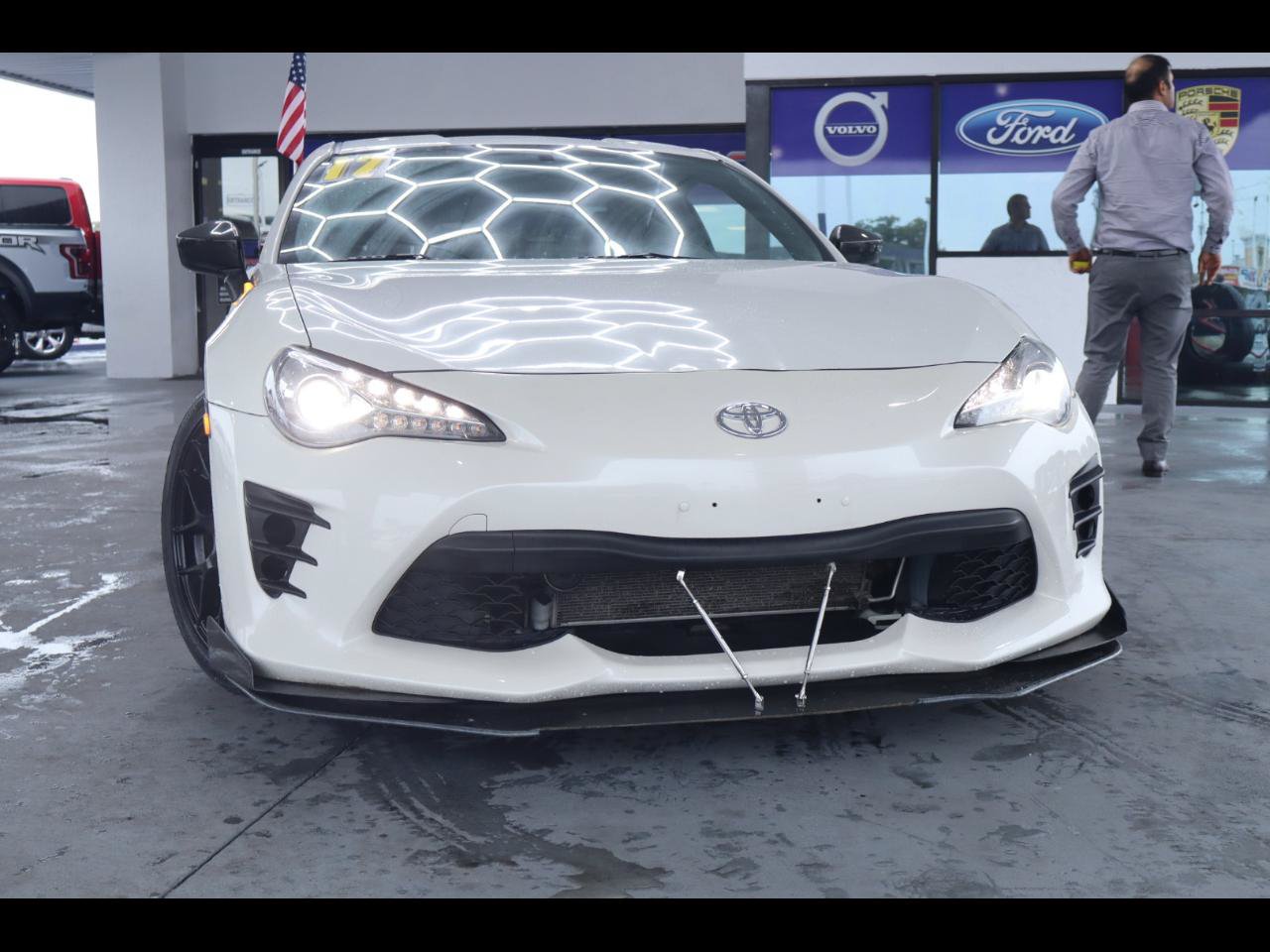 Used 2017 Toyota 86 RWD image 1