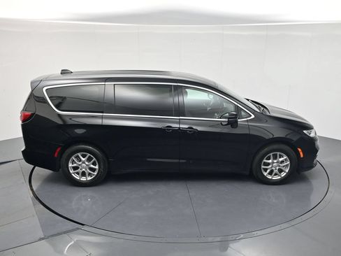 Used 2026 Chrysler Pacifica Select FWD image 36