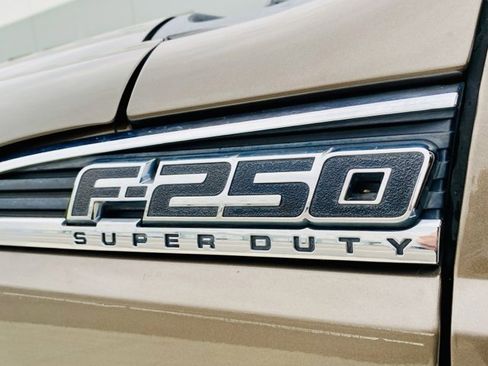 Used 2015 Ford F250 XLT w/ XLT Premium Package image 16