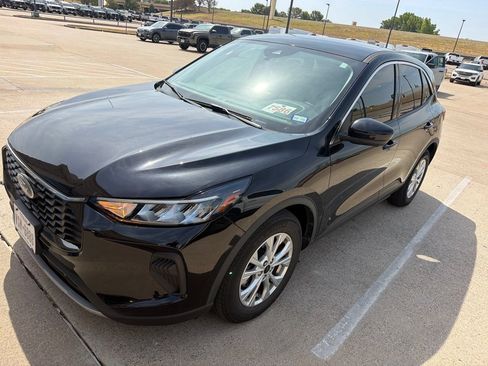 Used 2024 Ford Escape Active w/ Tech Pack #2 FWD image 1