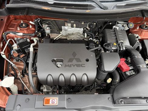 Used 2014 Mitsubishi Outlander SE image 26