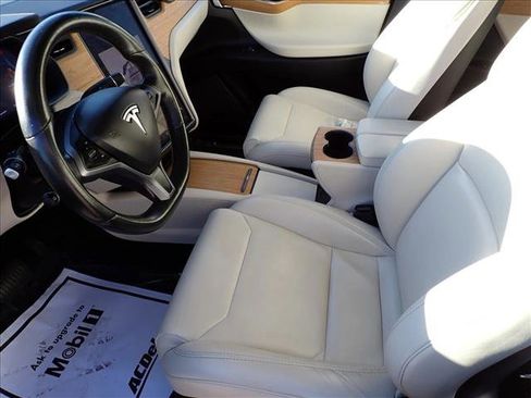 Used 2018 Tesla Model X 75D image 11