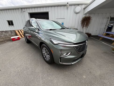 Used 2023 Buick Enclave Essence AWD/4WD image 7